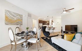 Love,Peace,And Relaxation 2 Bedroom Near Downtown